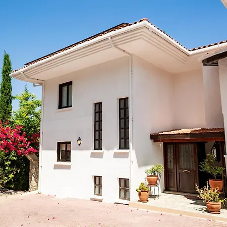 Luxurious Beckham By Holidaykeys Villa Kyrenia (Northern Cyprus)